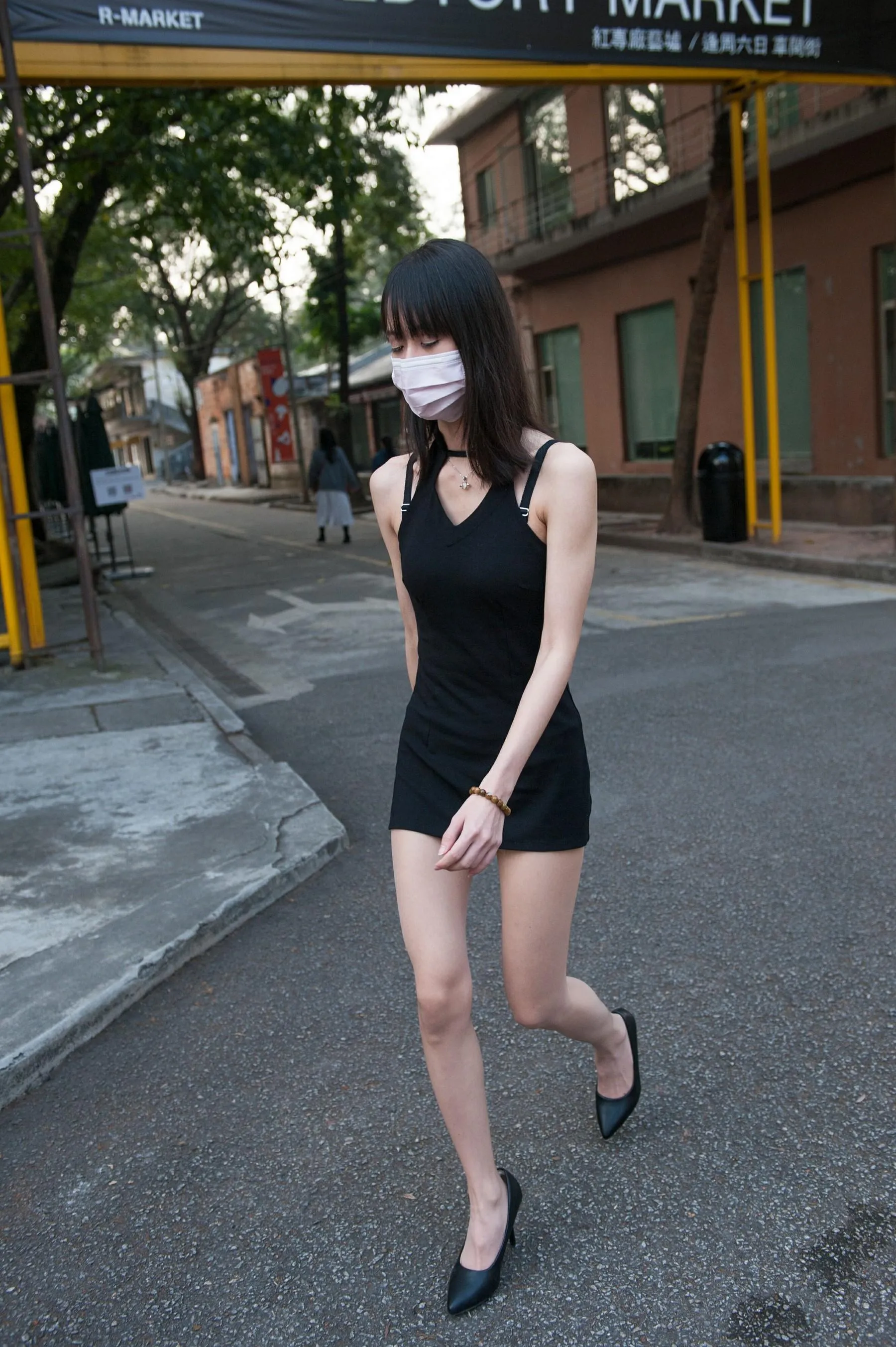 [魔镜街拍] NO.129 街角肉丝包臀裙小姐姐 [213P]插图6